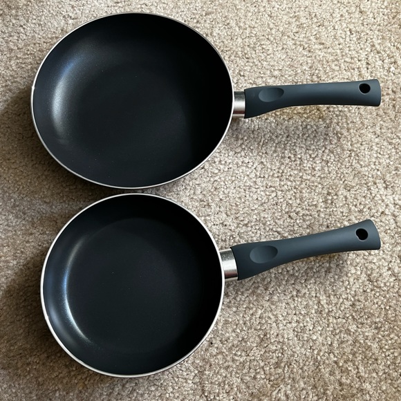 Basic Essentials | Non-Stick Aluminum | 7 & 9.5 inch. Open Frypan - Picture 6 of 6